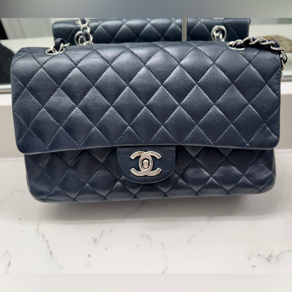 CHANEL Blue Shoulder Bag with Quilted Leather and Silver Chain